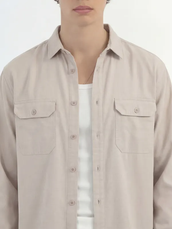 Highlander Men Cream Solid Relaxed Fit Casual Shirt