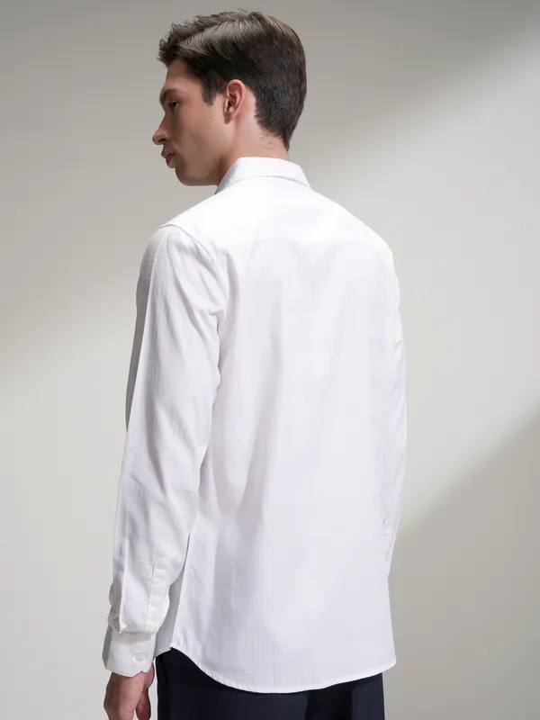 Highlander Men White Self Design Slim Fit Casual Shirt