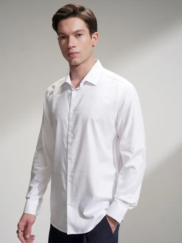Highlander Men White Self Design Slim Fit Casual Shirt