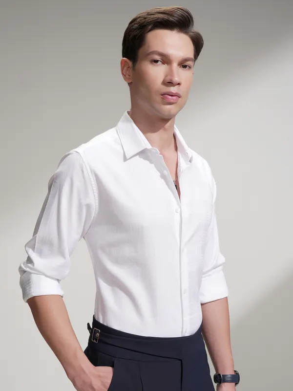 Highlander Men White Self Design Slim Fit Casual Shirt