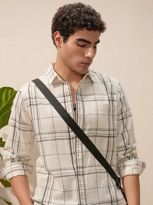 Highlander Men White Checked Relaxed Fit Casual Shirt