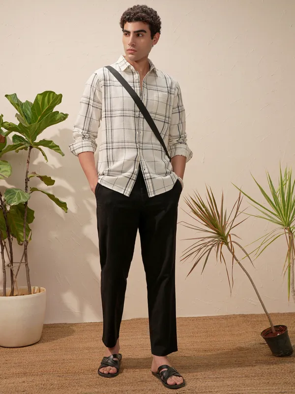 Highlander Men White Checked Relaxed Fit Casual Shirt