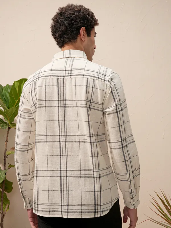 Highlander Men White Checked Relaxed Fit Casual Shirt