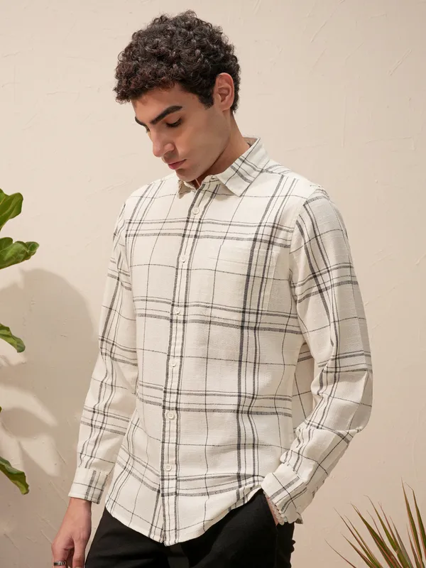 Highlander Men White Checked Relaxed Fit Casual Shirt