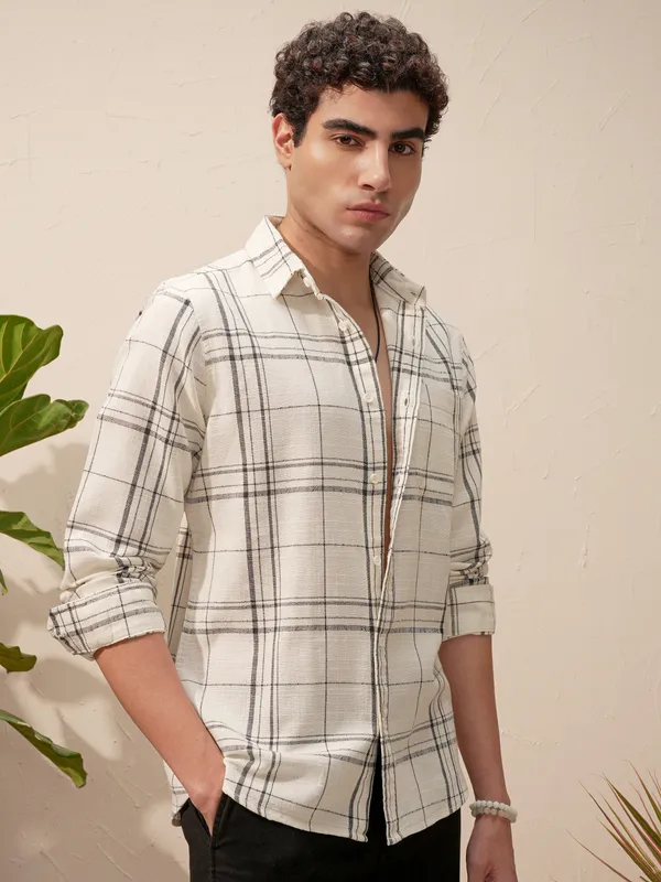 Highlander Men White Checked Relaxed Fit Casual Shirt