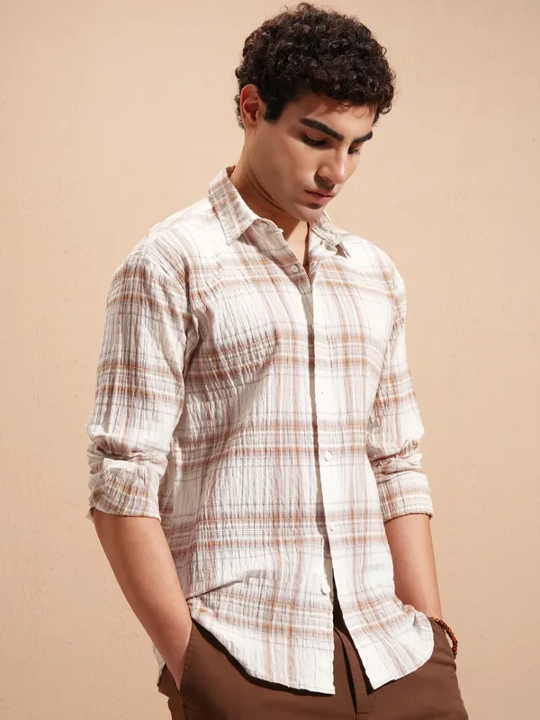 Highlander Men Cream Checked Relaxed Fit Casual Shirt