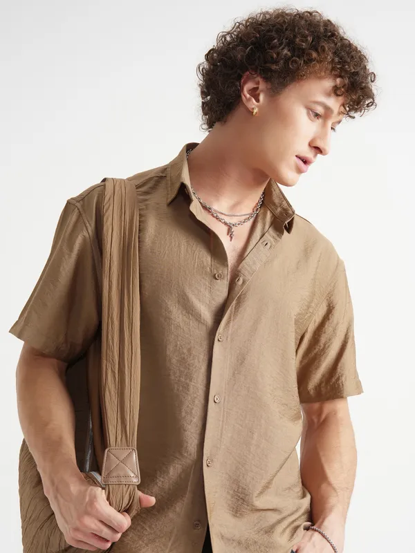 Highlander Men Brown Solid Relaxed Fit Casual Shirt