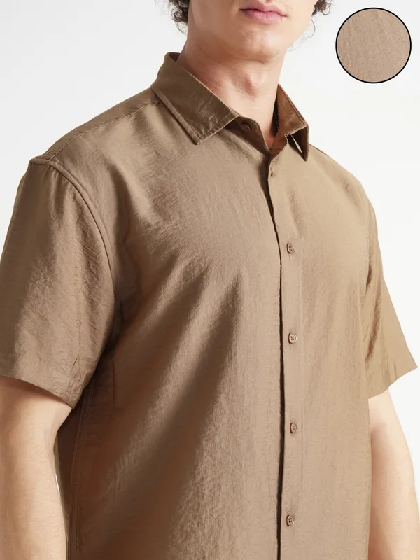Highlander Men Brown Solid Relaxed Fit Casual Shirt