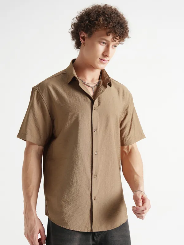 Highlander Men Brown Solid Relaxed Fit Casual Shirt