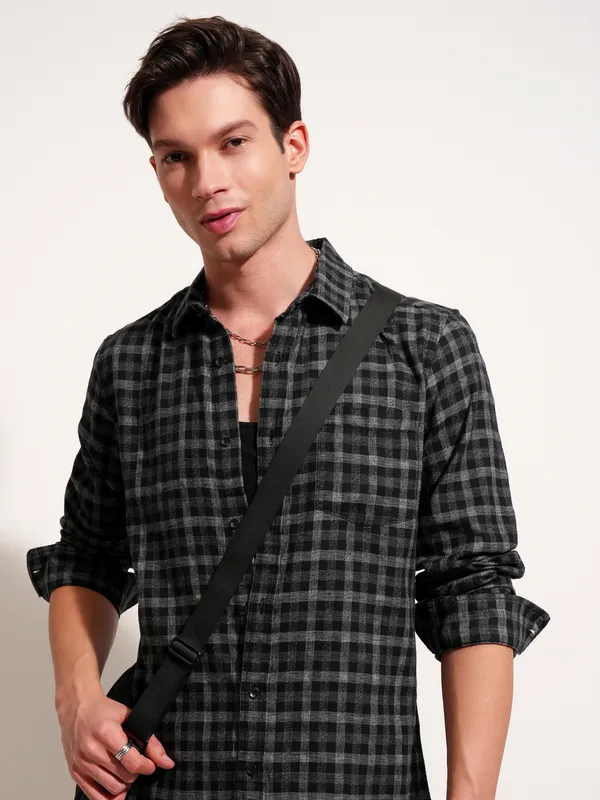 Highlander Men Black Checked Slim Fit Casual Shirt