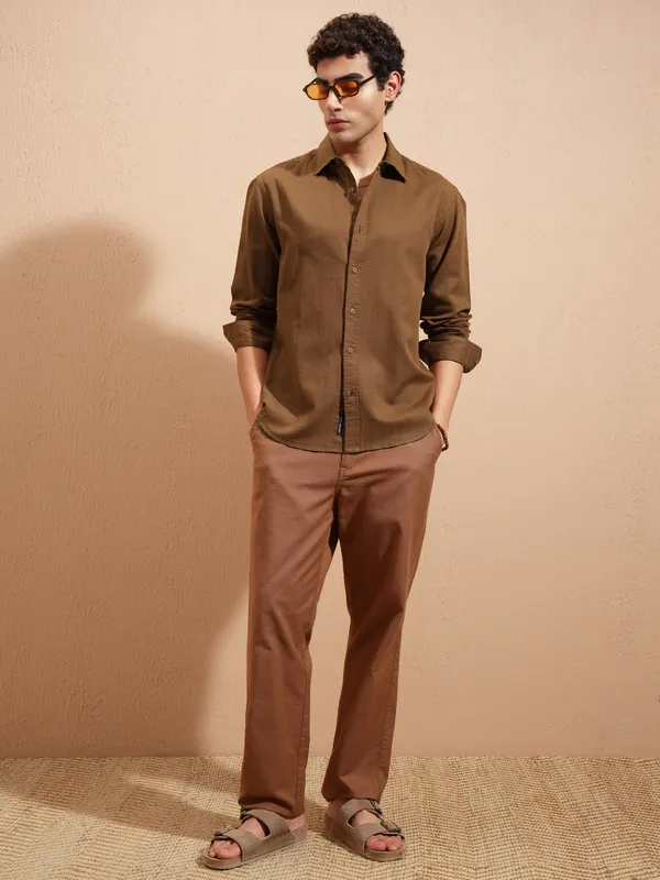 Highlander Men Brown Solid Relaxed Fit Casual Shirt
