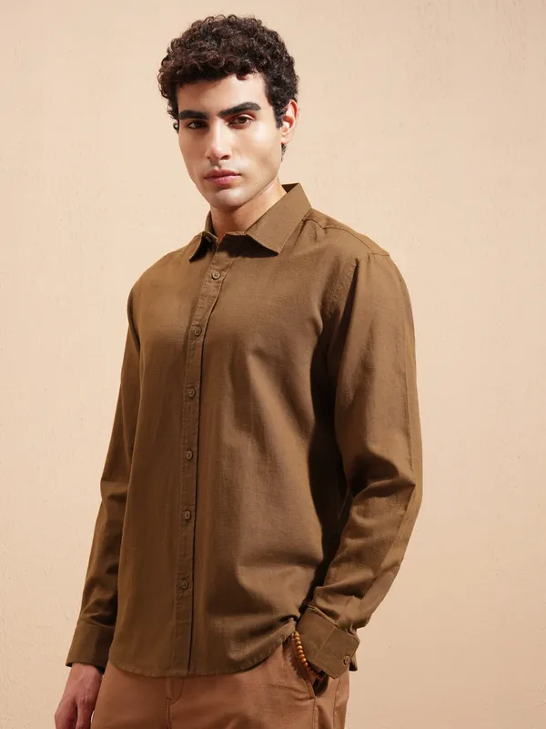 Highlander Men Brown Solid Relaxed Fit Casual Shirt