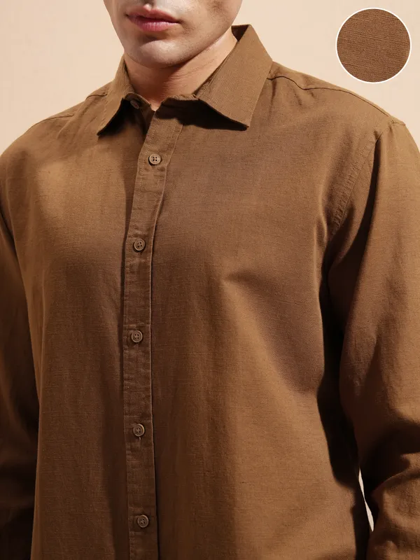 Highlander Men Brown Solid Relaxed Fit Casual Shirt