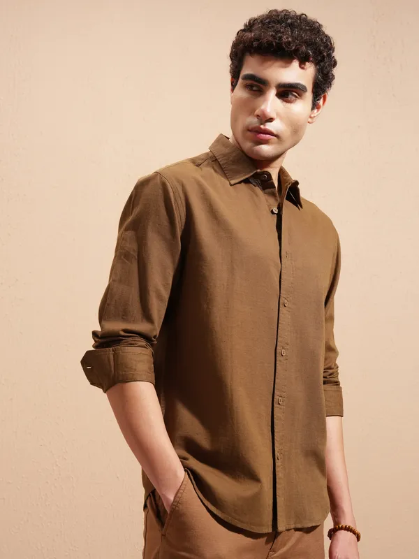 Highlander Men Brown Solid Relaxed Fit Casual Shirt