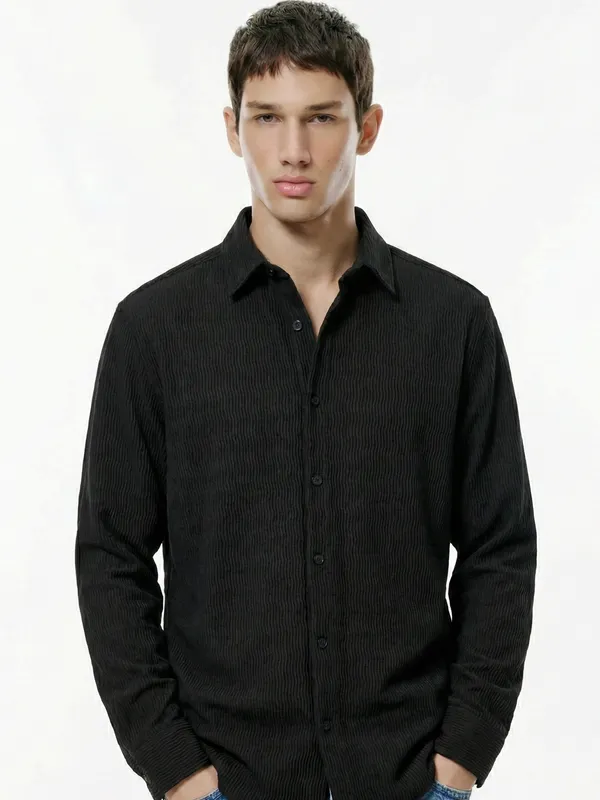 Highlander Men Black Self Design Relaxed Fit Casual Shirt