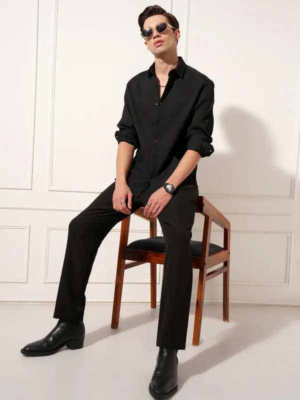 Highlander Men Black Self Design Relaxed Fit Casual Shirt