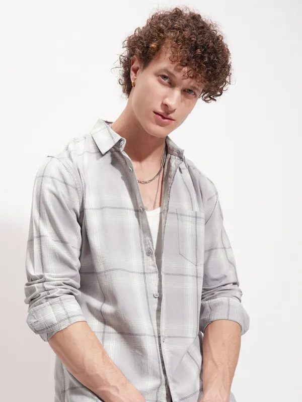Highlander Men Grey Checked Regular Fit Casual Shirt