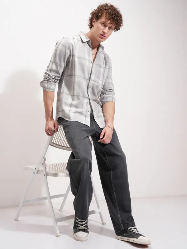 Highlander Men Grey Checked Regular Fit Casual Shirt