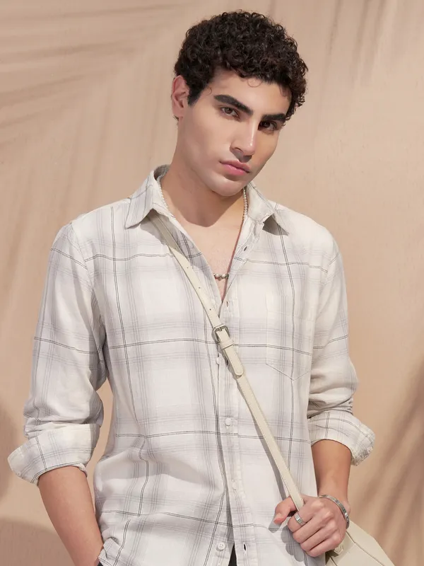 Highlander Men Off White Checked Regular Fit Casual Shirt