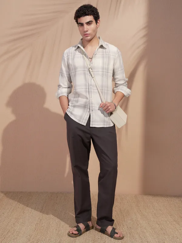 Highlander Men Off White Checked Regular Fit Casual Shirt