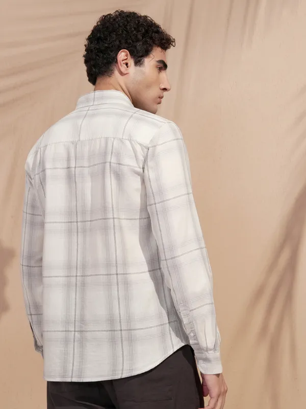 Highlander Men Off White Checked Regular Fit Casual Shirt