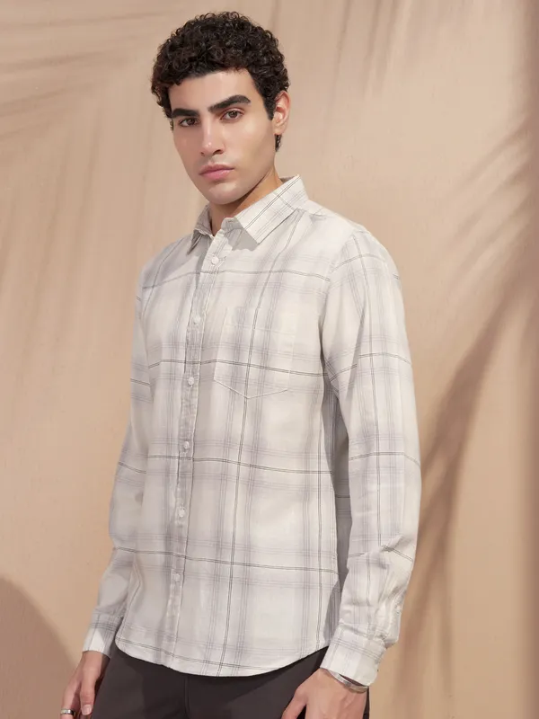 Highlander Men Off White Checked Regular Fit Casual Shirt