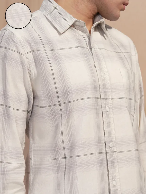 Highlander Men Off White Checked Regular Fit Casual Shirt