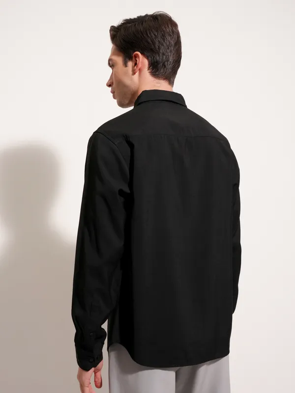 Highlander Men Black Solid Slim Fit Casual Shirt