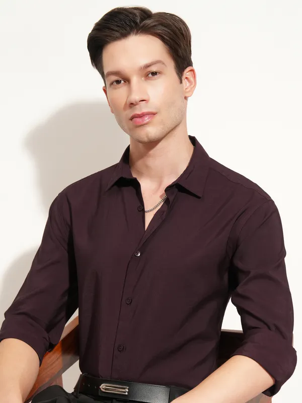 Highlander Men Purple Solid Slim Fit Casual Shirt