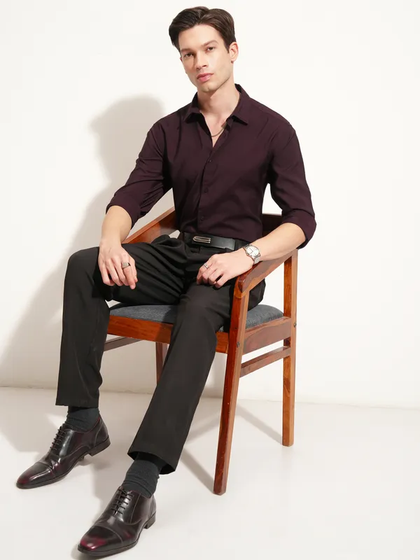 Highlander Men Purple Solid Slim Fit Casual Shirt