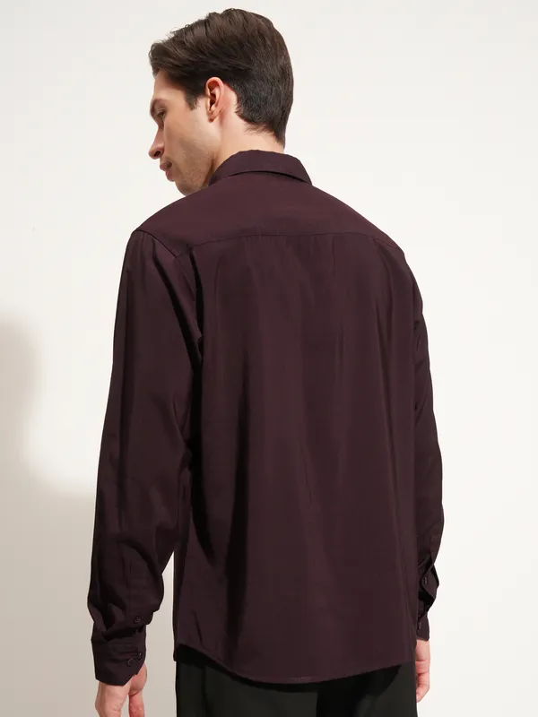 Highlander Men Purple Solid Slim Fit Casual Shirt