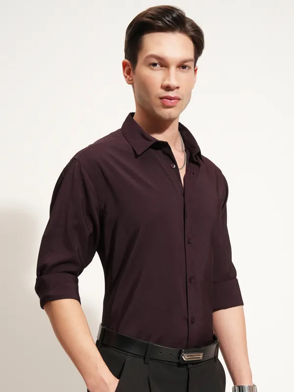 Highlander Men Purple Solid Slim Fit Casual Shirt