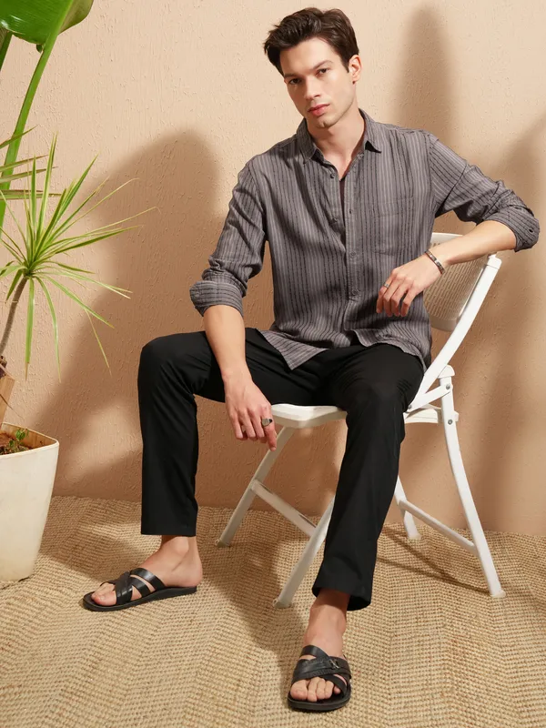 Highlander Men Lavender Striped Slim Fit Casual Shirt