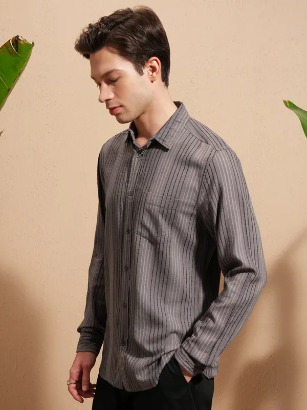 Highlander Men Lavender Striped Slim Fit Casual Shirt