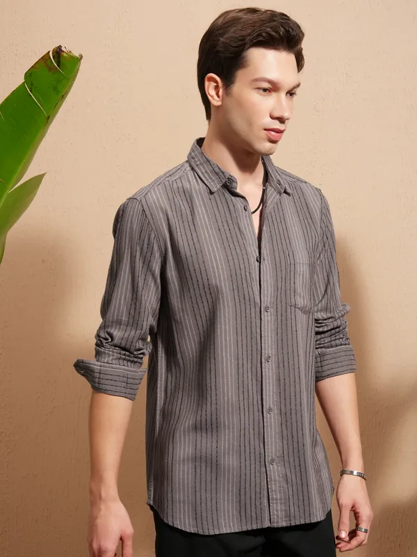 Highlander Men Lavender Striped Slim Fit Casual Shirt