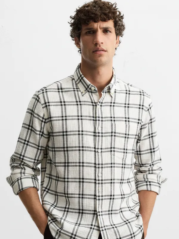 Highlander Men Cream Checked Relaxed Fit Casual Shirt