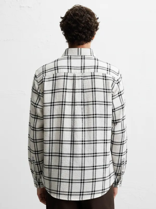 Highlander Men Cream Checked Relaxed Fit Casual Shirt