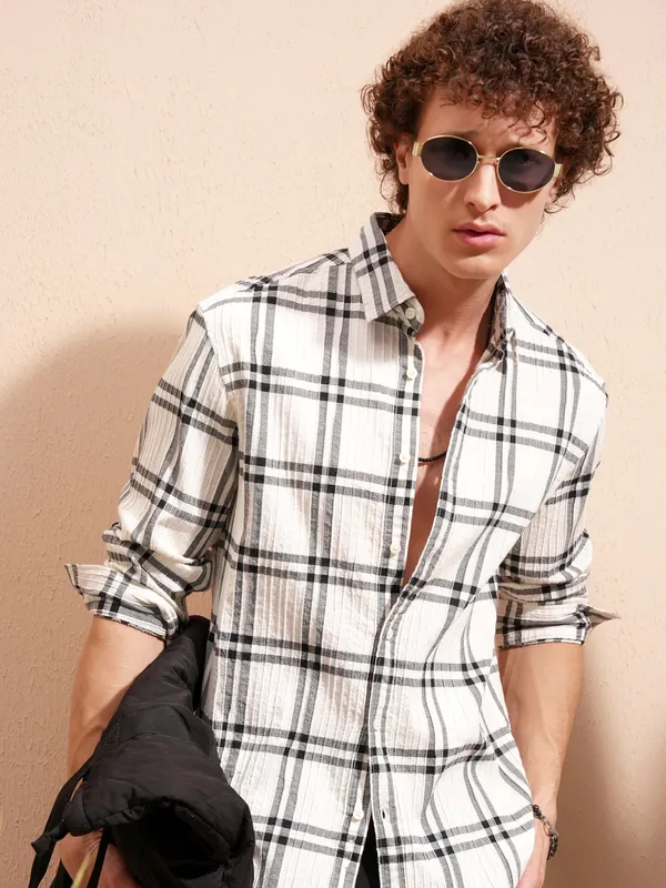 Highlander Men Cream Checked Relaxed Fit Casual Shirt