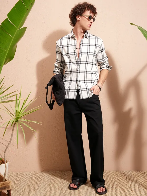 Highlander Men Cream Checked Relaxed Fit Casual Shirt