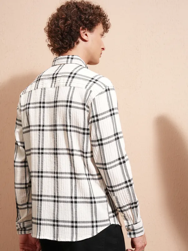 Highlander Men Cream Checked Relaxed Fit Casual Shirt