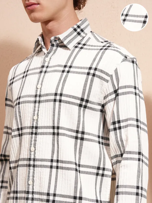 Highlander Men Cream Checked Relaxed Fit Casual Shirt