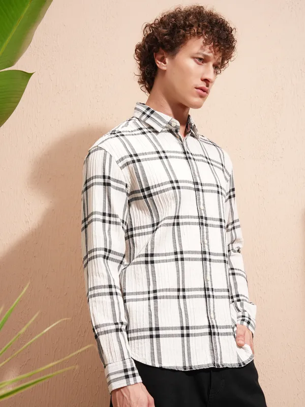 Highlander Men Cream Checked Relaxed Fit Casual Shirt