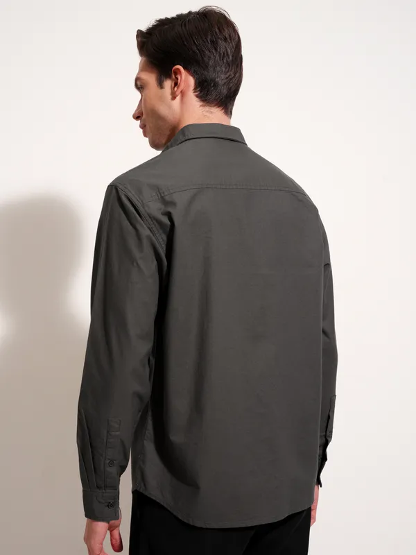 Highlander Men Charcoal Solid Relaxed Fit Casual Shirt