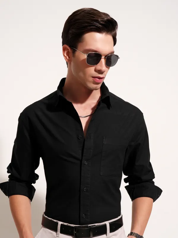 Highlander Men Black Solid Relaxed Fit Casual Shirt