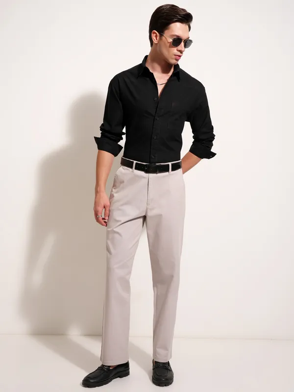 Highlander Men Black Solid Relaxed Fit Casual Shirt