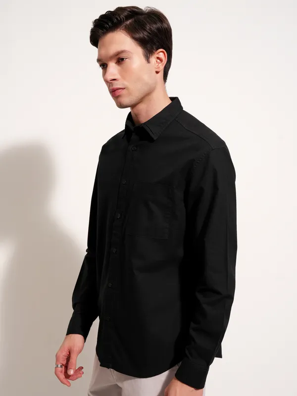 Highlander Men Black Solid Relaxed Fit Casual Shirt