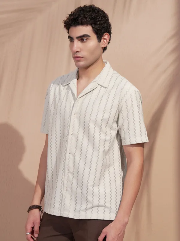 Highlander Men Cream Self Design Relaxed Fit Casual Shirt