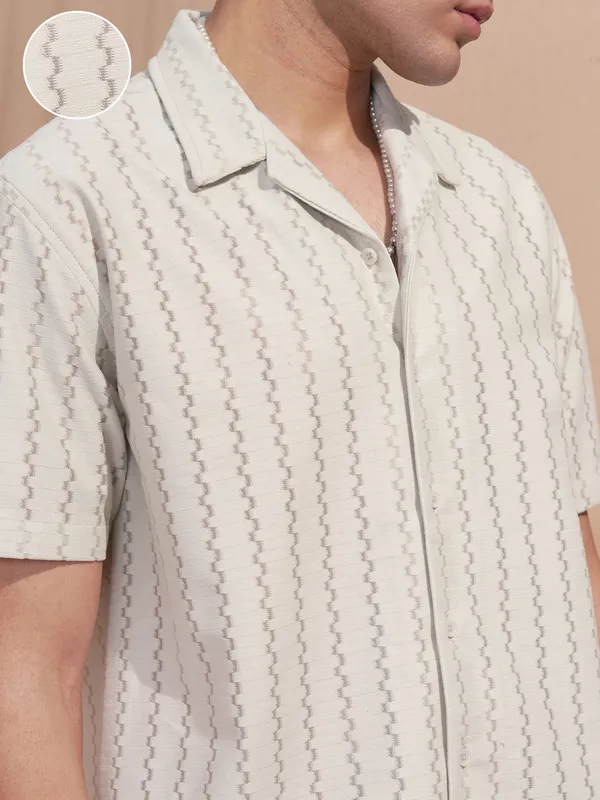 Highlander Men Cream Self Design Relaxed Fit Casual Shirt