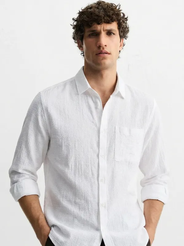 Highlander Men White Self Design Relaxed Fit Casual Shirt