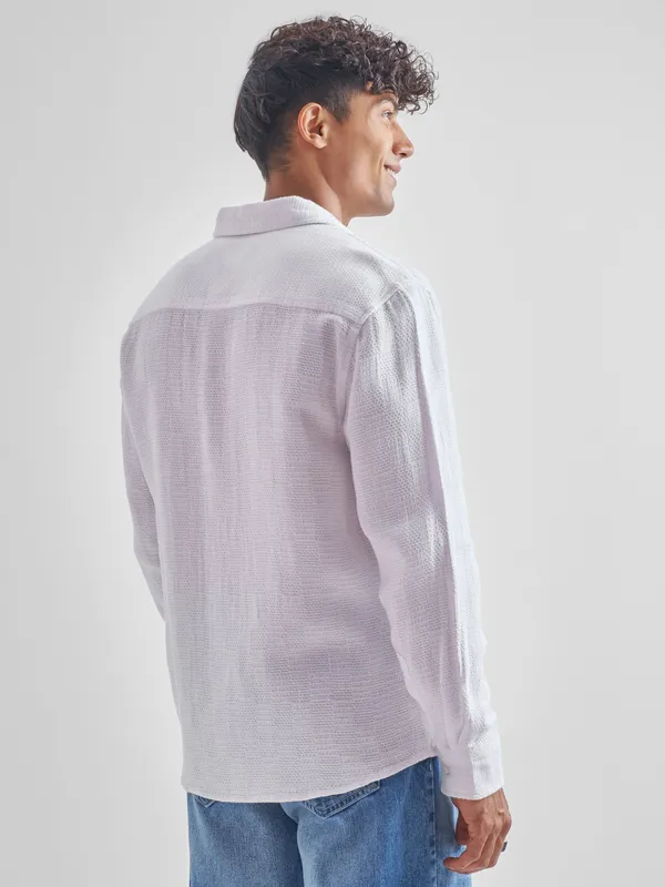 Highlander Men White Self Desgin Relaxed Fit Casual Shirt